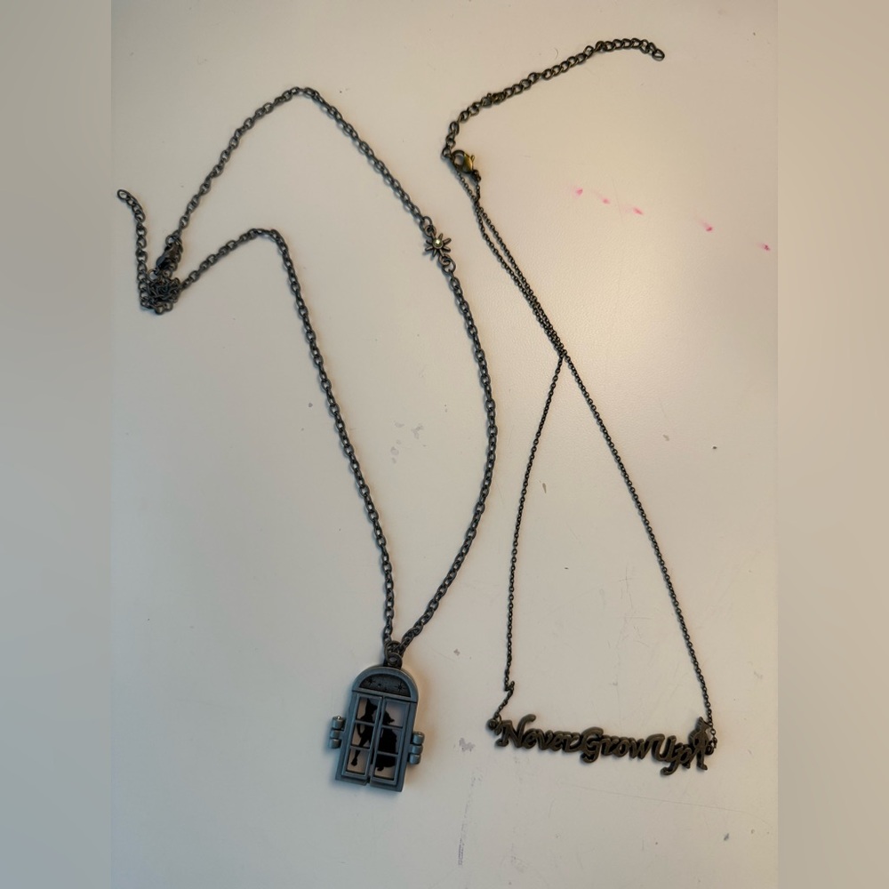 Hot topic Peter Pan Necklace Set
